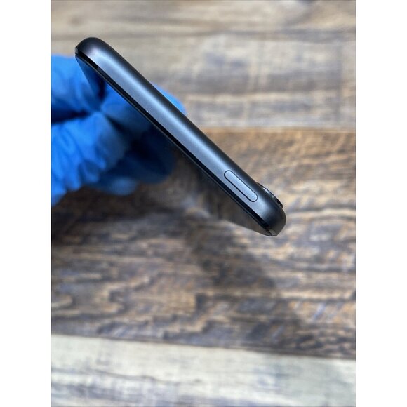 Apple iPod Touch 6th  Generation Gray 32GB Model:442A2 W/ Adapter y Cable - Picture 8 of 8